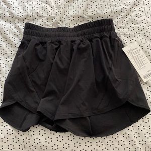 Brand new!! Lulu shorts-Track That MR Short 5” Lined. Size 6!